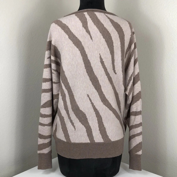 2/$30 TAHARI Sweater Size Medium Zebra Print Wool Blend Tan Brown Crewneck - Picture 4 of 16